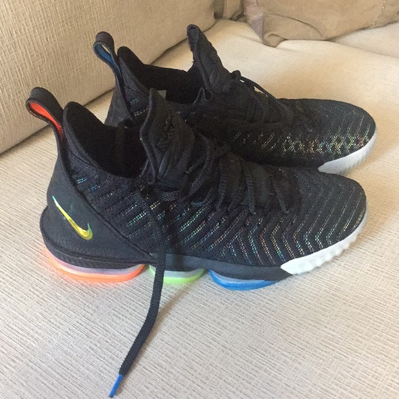 lebron 16 oreo footlocker